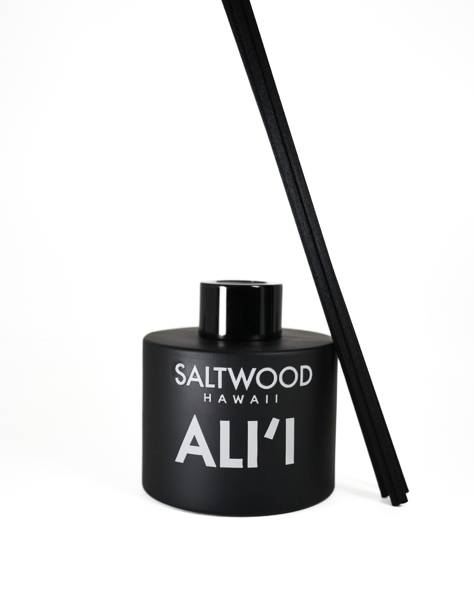 Black diffuser bottle with 'Saltwood Hawaii Ali'i' branding on a white background
